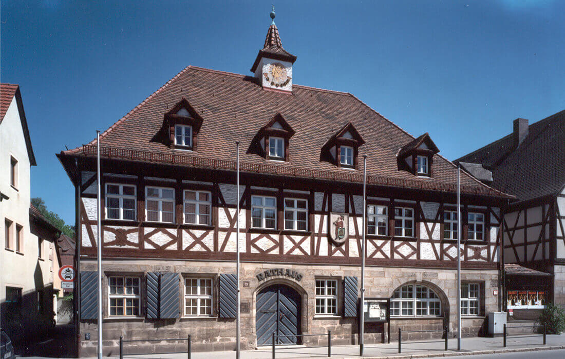 Fischer Planen und Bauen Rathaus Feucht Außenansicht