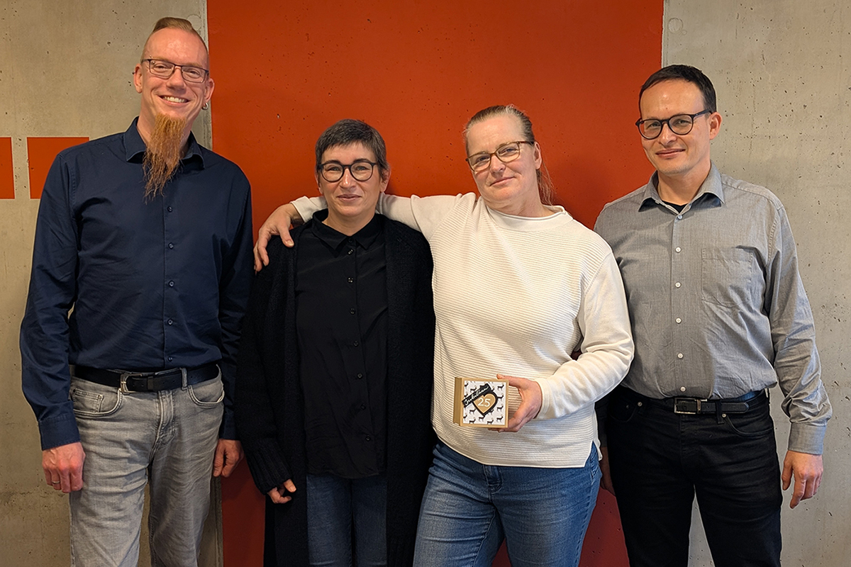 Frau Ilka Götz 25-jähriges Jubiläum bei Fischer Planen und Bauen, zusammen mit Frau Stephanie Stefan, Ralph Stefan und Andreas Hollweck